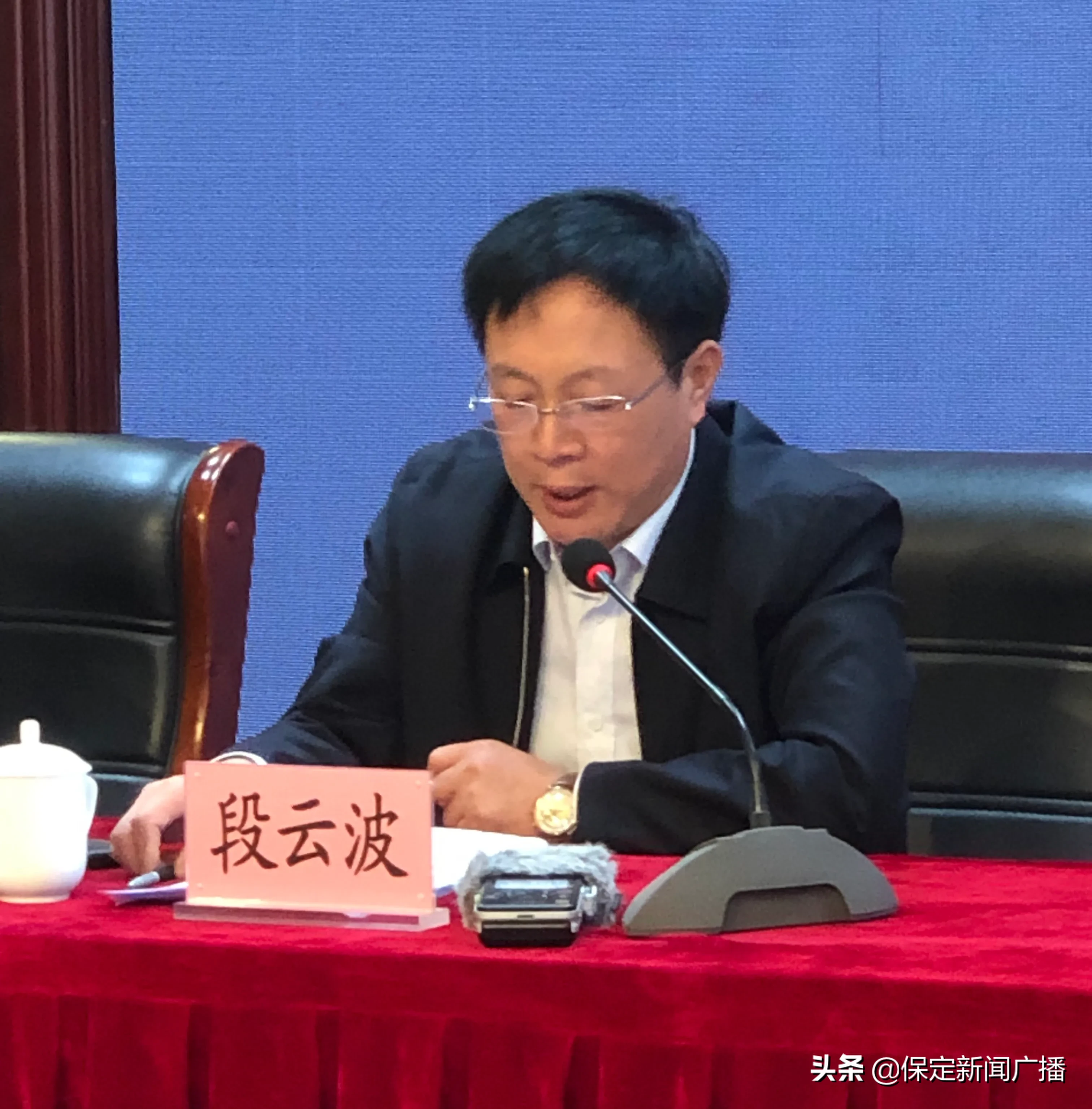 今天易县组织召开中医药传承创新发展大会，人民英雄张伯礼院士受邀致辞，共话中医药传承创新