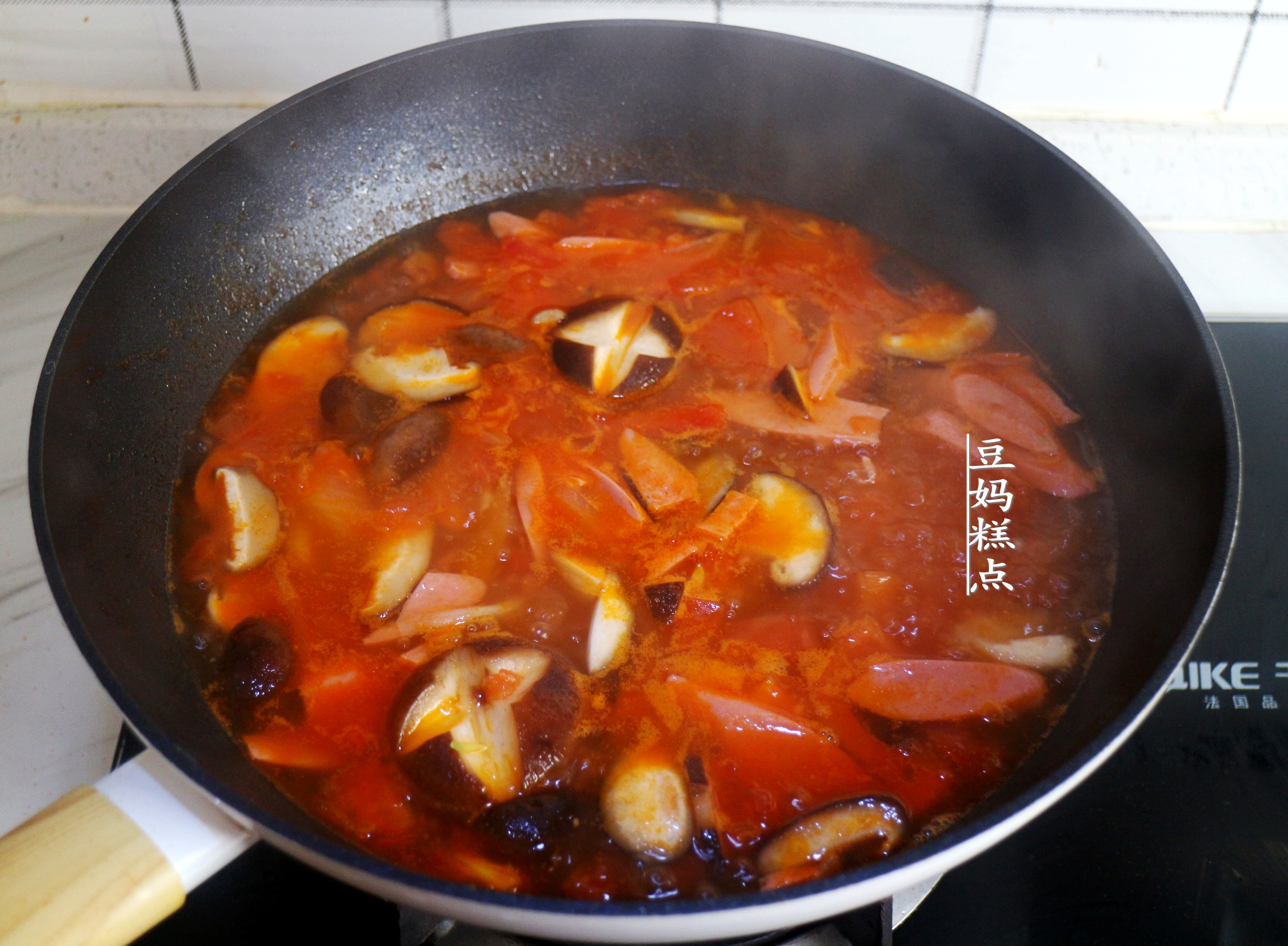 天冷了，用西紅柿煮蔬菜濃湯，酸香開胃，兒子每次2大碗