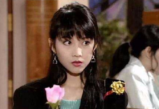 蔡少芬年轻时也是香港女神，秒杀现在圈中很多