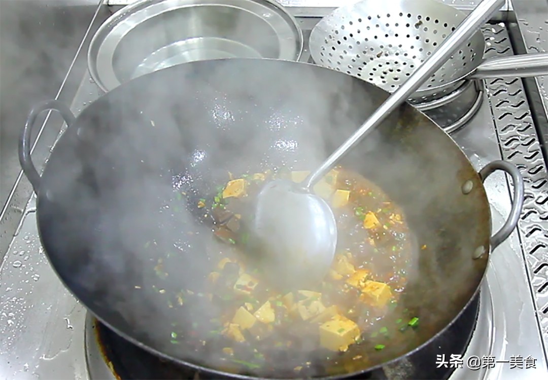图片[8]-鸭血烧豆腐要不要先焯水 很多人都不知道 厨师长教你正确做法-起舞食谱网