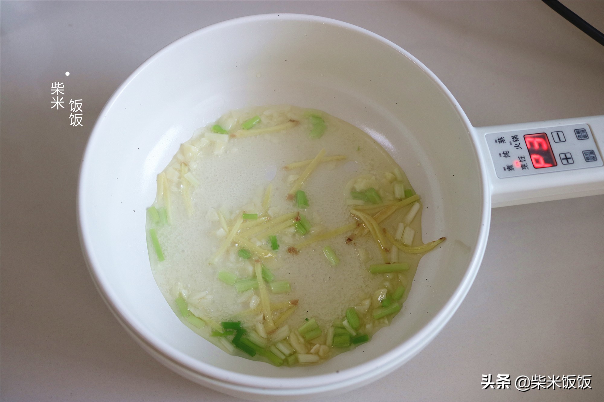 不想做饭就吃它，煮一煮很简单，柔软筋道，好吃得连汤也不剩