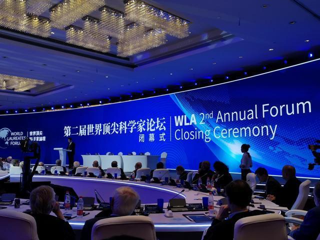 上海15岁女生，解世界难题，科学交流会坦言"追星"：别让我妈看到