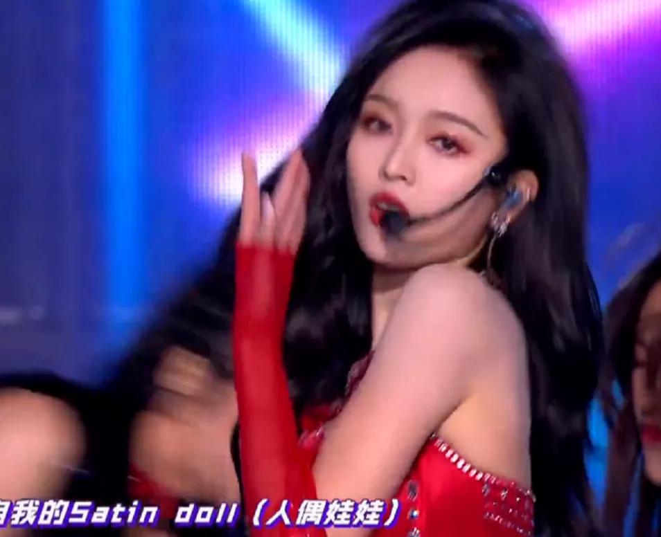 跨年女星集体得罪化妆师，杨幂被嘲像鹦鹉，热