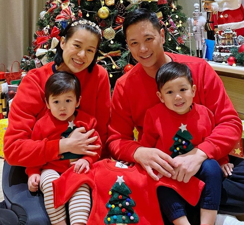 胡杏兒老公曬全家福，分開4個多月後團聚，一家人穿親子裝超溫馨