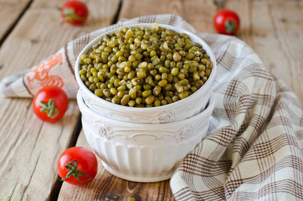 煮綠豆湯時，直接下鍋煮是錯的，教你一個訣竅，5分鐘綠豆煮開花