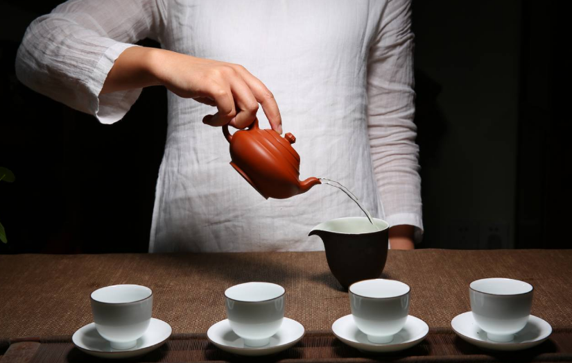 女性秋季喝茶，选哪种茶好？秋天养生喝茶，要注意哪几点？