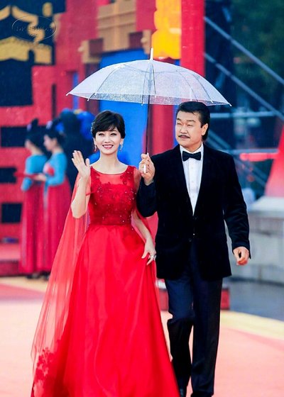 女神赵雅芝，远没你想象的那样单纯，三段情史无缝衔接，她凭什么