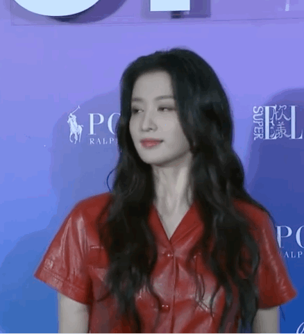 王楚然冷艳妖娆太性感撩人！雪肤娇嫩魅力不可小觑