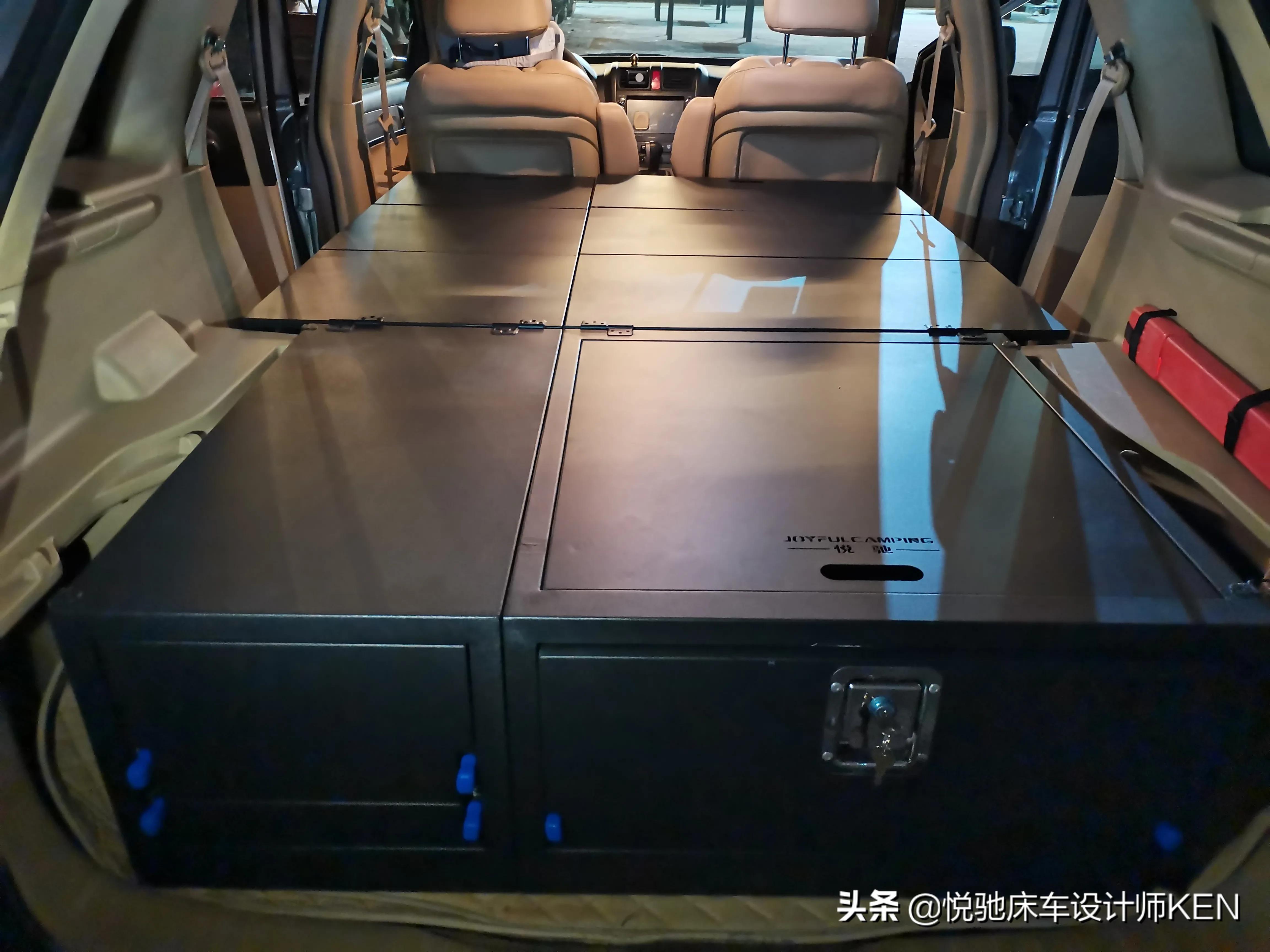 Honda CRV, the owner installs a bed car trunk module with fierce stove