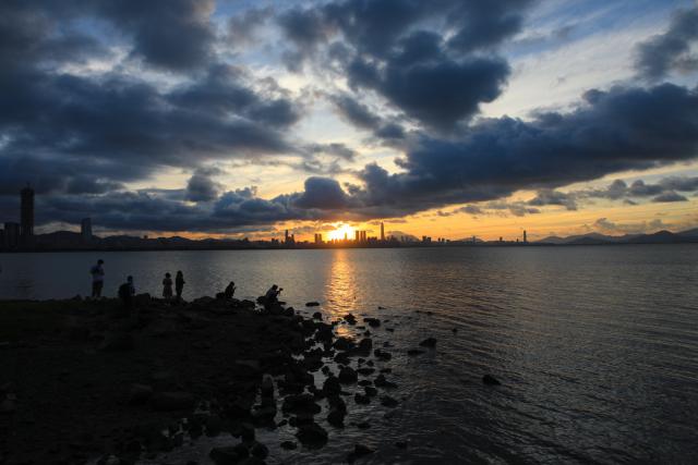 In Shenzhen this place looks sunrise, the United States must resemble a picture