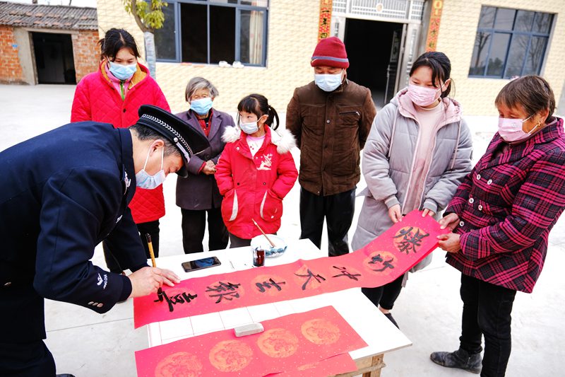 写春联 送祝福（组图）