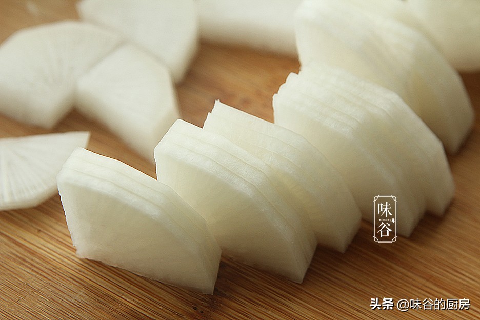 Mom has used the recipe of pickled radish for 20 years. It can be eaten on the same day. It is hot and sour and crispy.