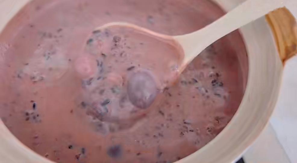 1 bowl of sweet and glutinous blood glutinous rice porridge, which can ...