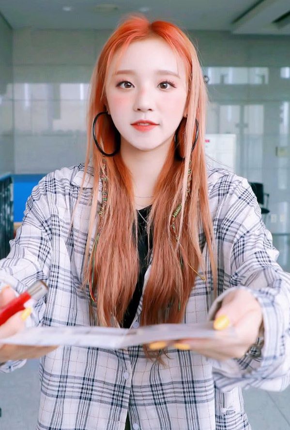 宋雨琦故意把袜子穿鞋子外面，本以为丑到爆，