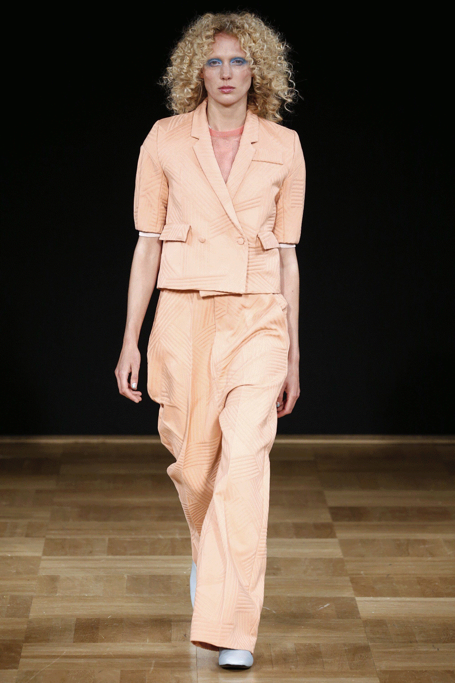 The correct way to open the retro style in those years (below) iNEWS