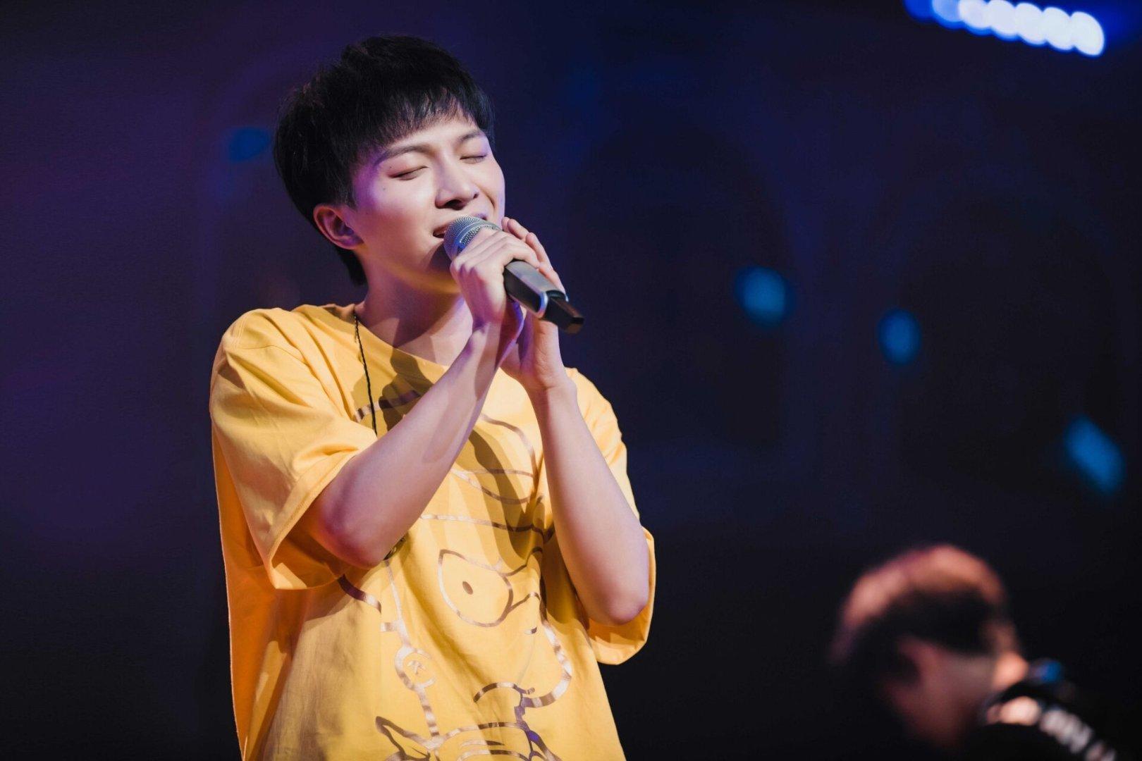 “音乐精灵”原地踏步！越来越红的周深，成了歌坛的遗憾