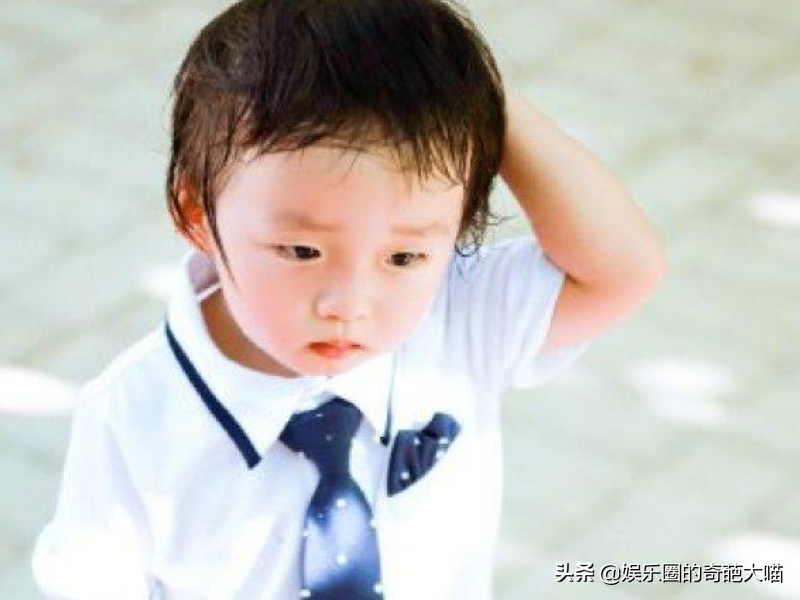 有種“基因”叫鄒明軒的弟弟，專挑父母優點繼承，翻版陳立農