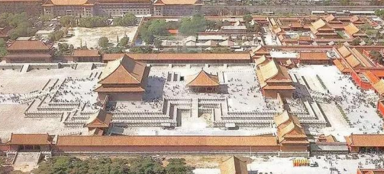 揭秘：紫禁城为何三大殿都不种树，是皇上怕什么吗？