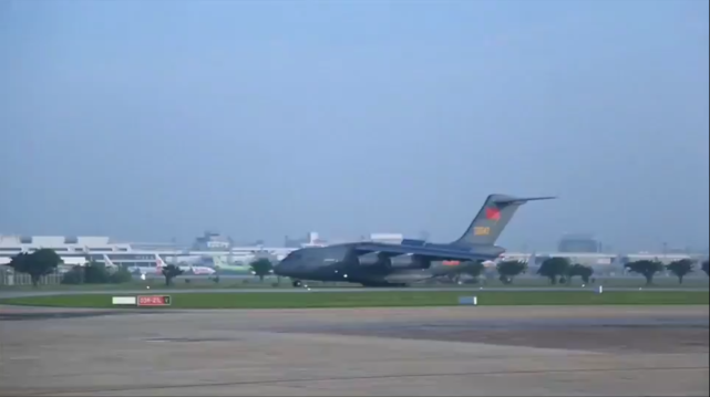 国产大飞机再次飞出国门！满载救援物资，运2