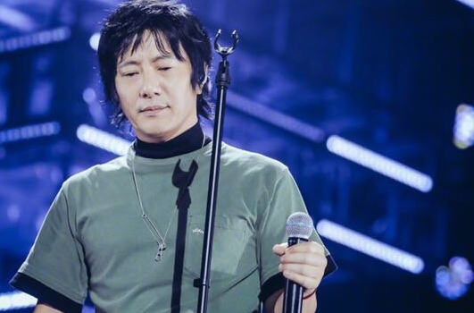 郑钧发微博拒绝买热搜，网友评价犀利唱作人，