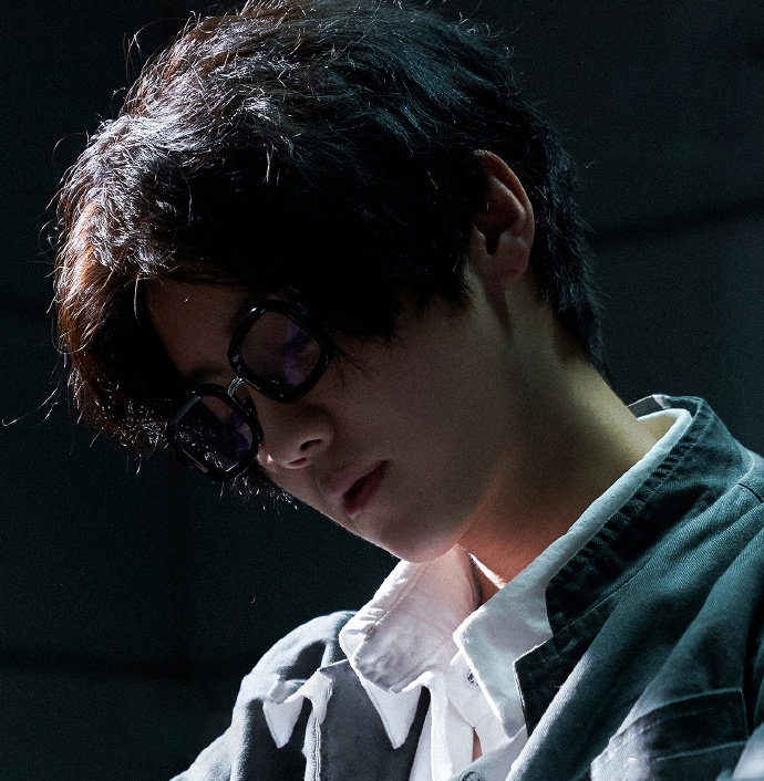 9月|《在劫难逃》定档9月2日！鹿晗首演斯文反派 暗黑风格引人期待