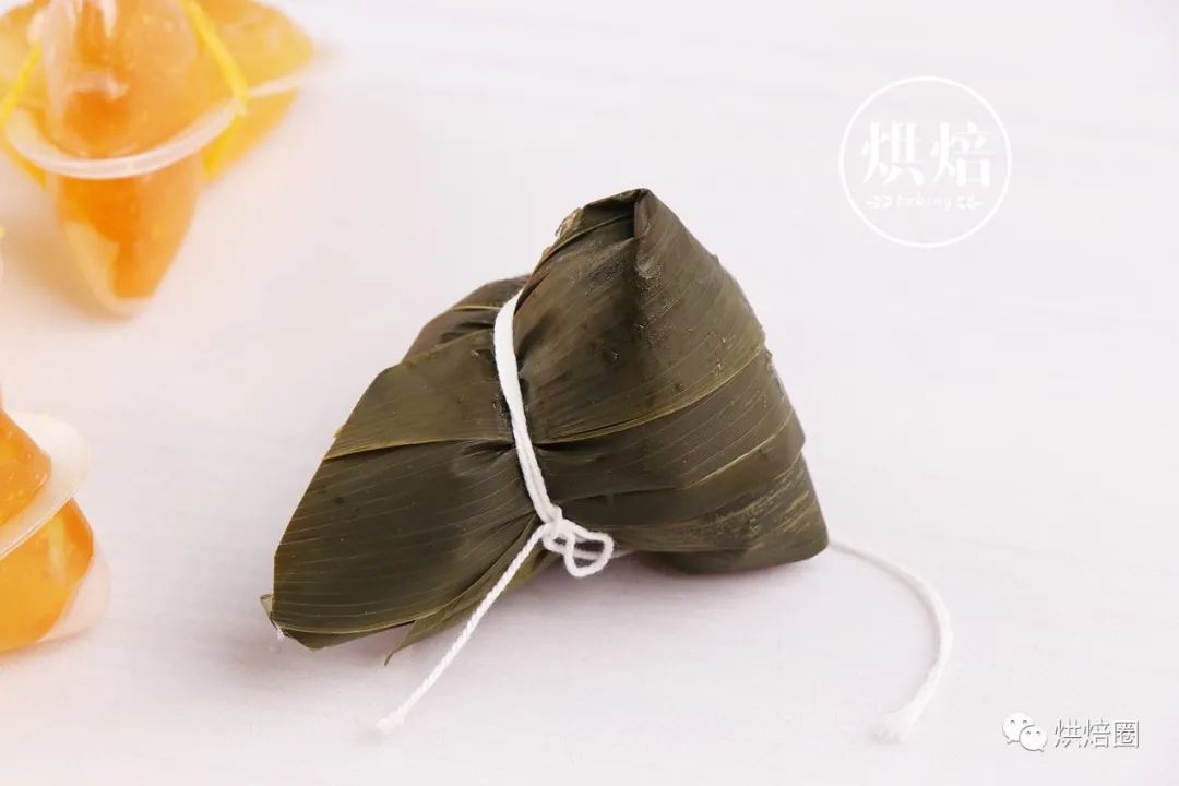 看起来一个能卖一百的水晶粽 实际上是做月饼剩下的糖浆做的