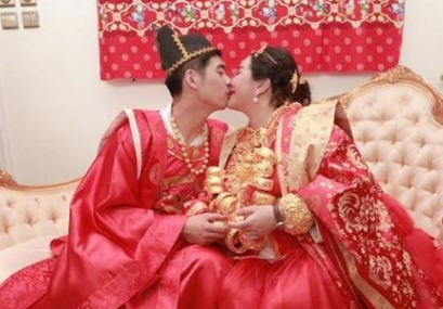 东北小伙22岁迎娶赌王千金，分得14亿陪嫁，经历让赌王都佩服
