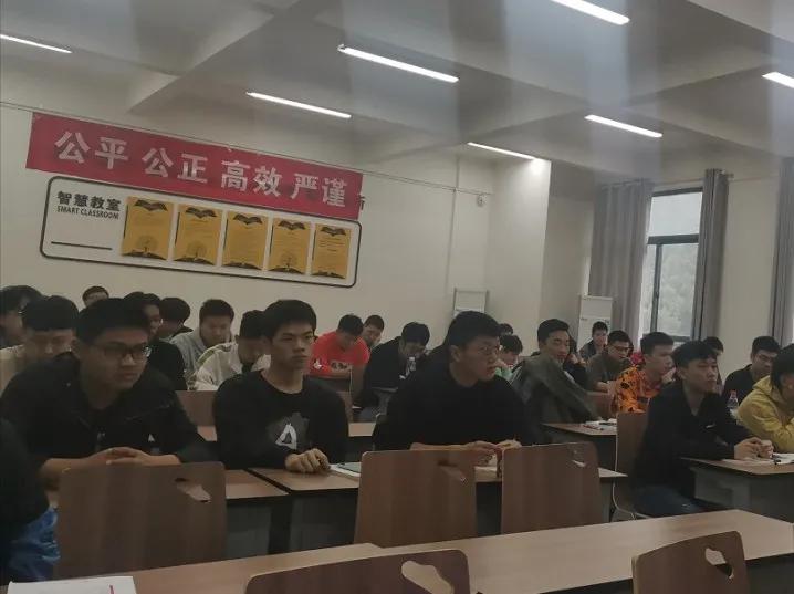 「简历社交公开课」--湖南工业职业技术学院开课了