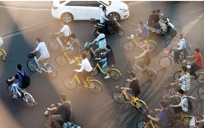 北京后厂村：精英云集 ，“月入五万消费五千”