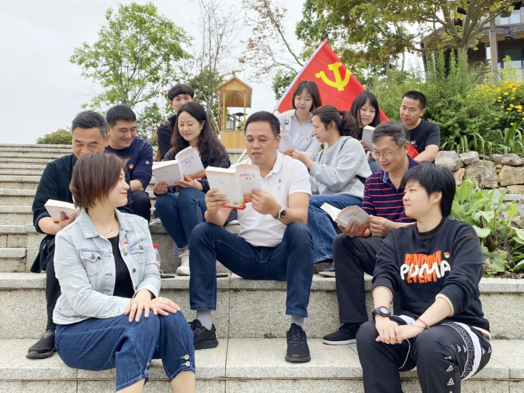【教育整顿】找寻红色记忆,赓续革命精神——七星区检察院党支部第三党小组开展“学党史 忆先烈 践初心”活动