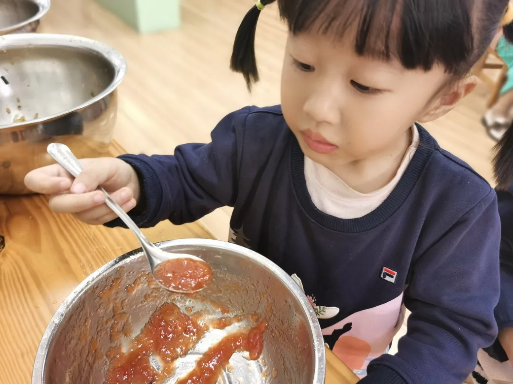 天府新区华阳幼儿园西区开展“幼儿园里的樱桃树”主题活动