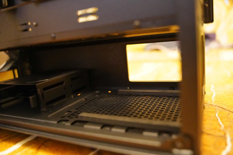 这机箱真浪！安钛克风行者DF700 Flux中塔机箱开箱简评