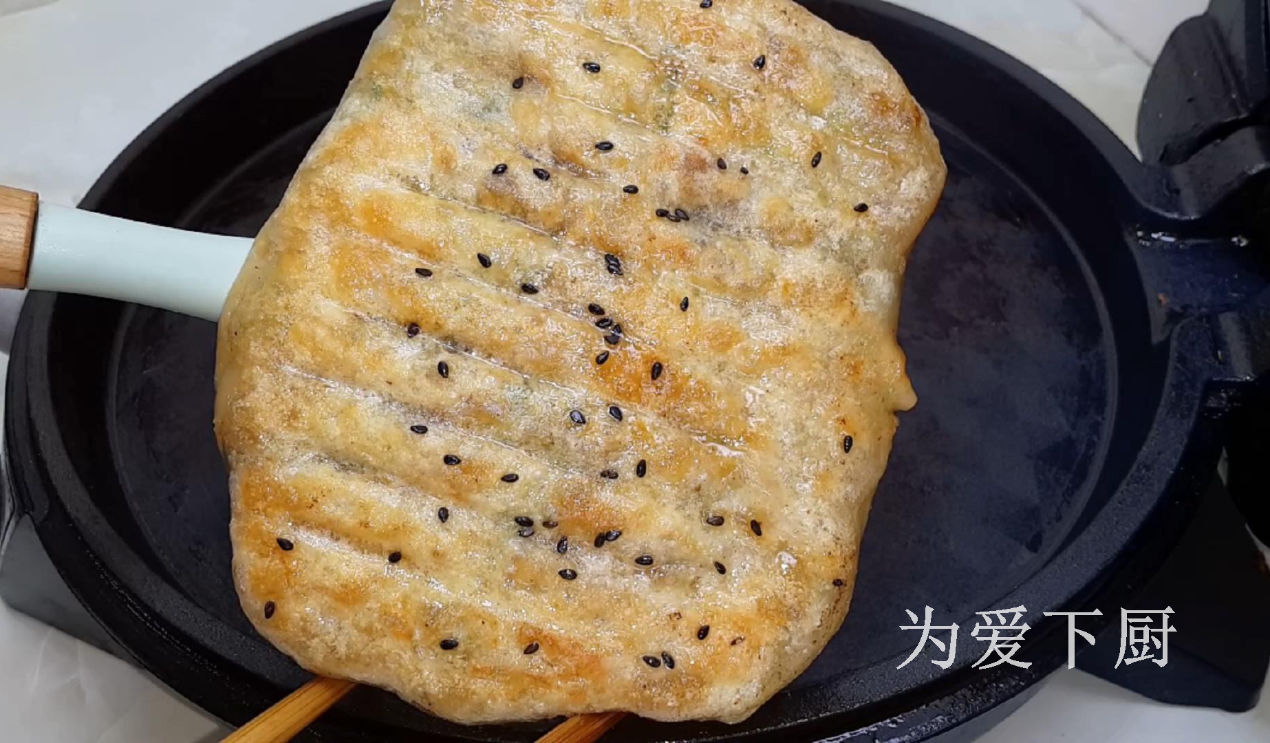 冬天白菜別燉著吃了，鍋裡烙一烙，比包子餃子還香，真的非常好吃