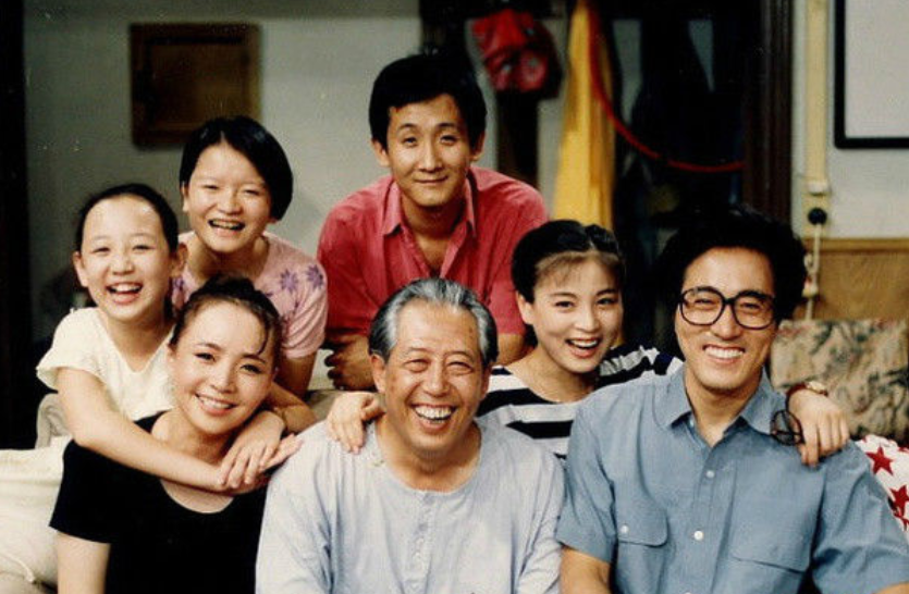 英达老婆梁欢照片 51岁梁欢身材发福走样，远不如大7岁宋丹丹气质佳
