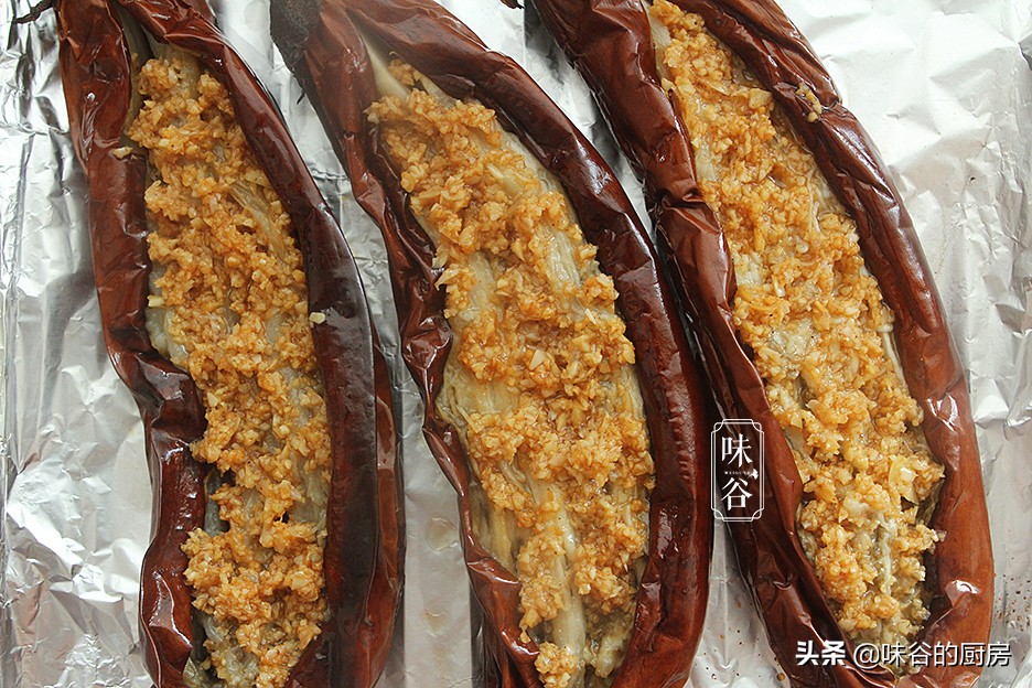 超解馋的蒜蓉烤茄子，在家轻松搞定，简单几步，蒜香浓郁美味