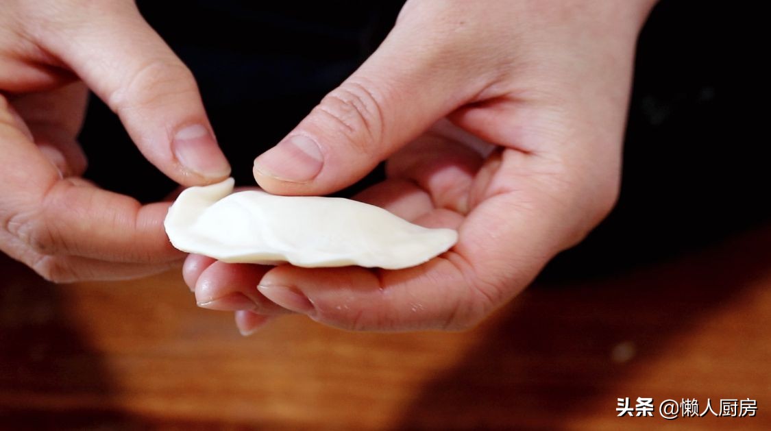 過年做這道小吃，包滿花生餡，寓意錢包滿，是招待客人必備的食品