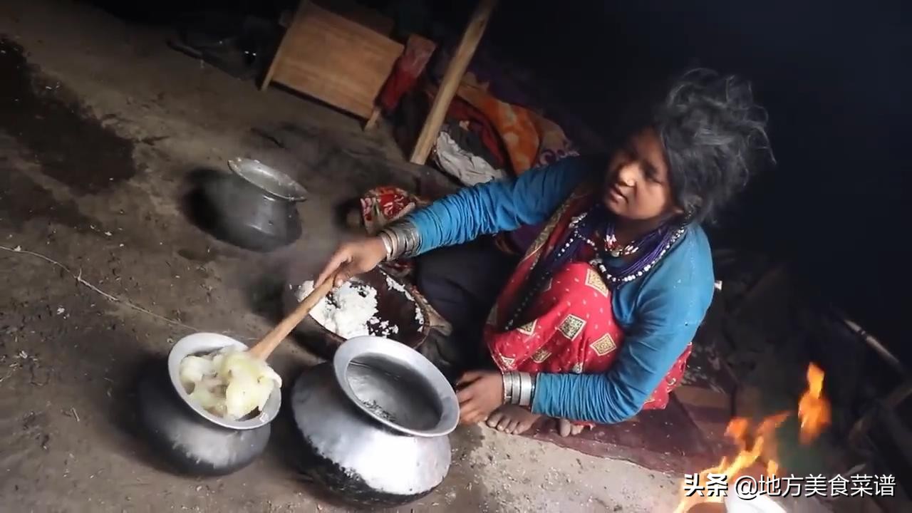 尼泊尔穷人的生活，水煮冬瓜配米饭，菜里没有一滴油，斧头切辣椒