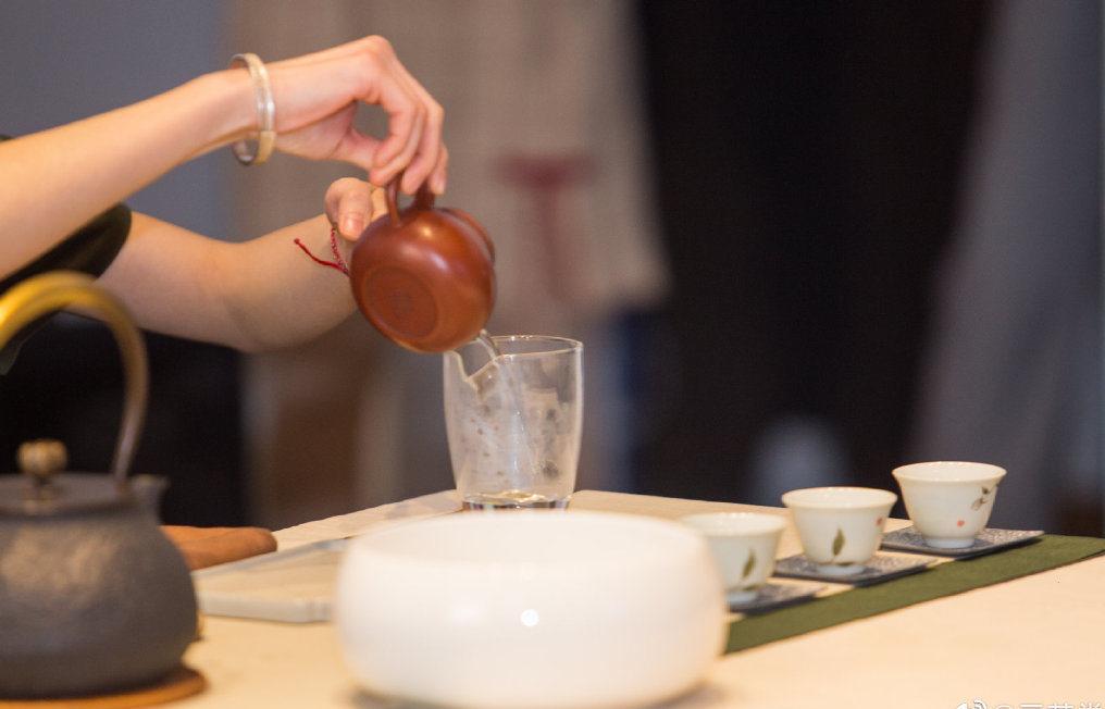 200万吨库存茶根本喝不完！谁能引领中国茶叶第三次产业革命？