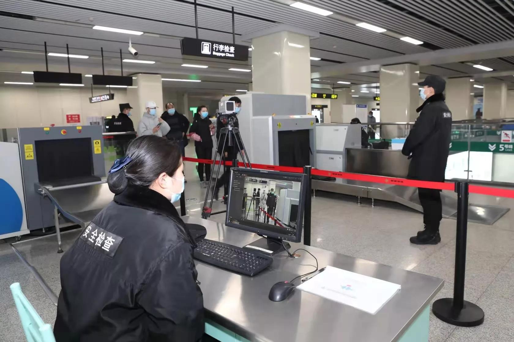 郑州地铁加强疫情防控工作全力保障乘客出行安全