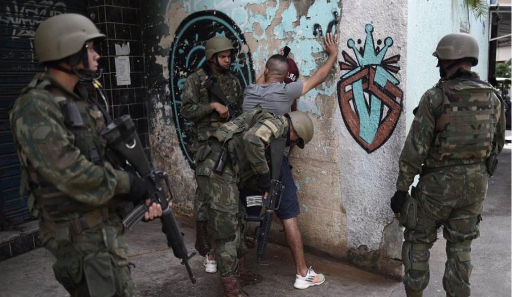 巴西亲美总统摊上大麻烦，涉嫌政治丑闻，军人