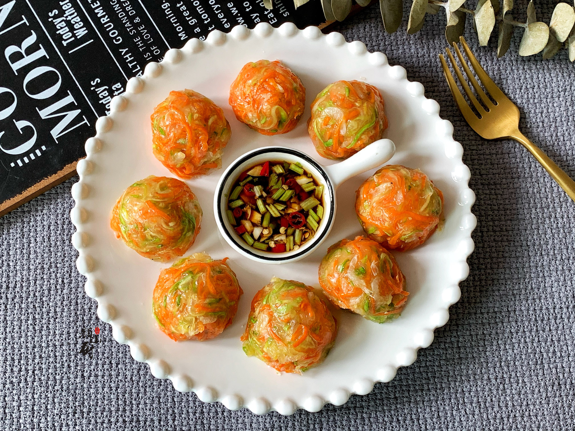 這食材最近吃得多，3元做一盤，搓成小丸子蒸一鍋，蘸料吃真香