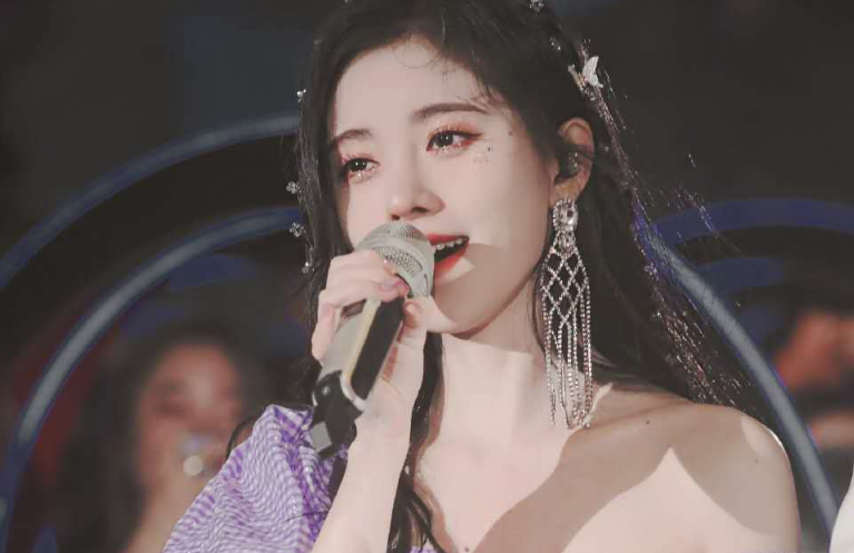 张雪迎鞠婧祎同天生日，我却关注送祝福的明星