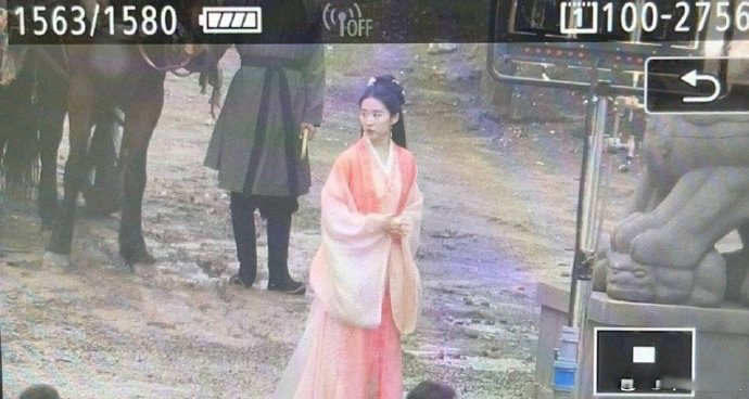 " dream China is recorded " the road appears exposure, jing of ancient costume of Liu Yifei old dawn is colourful, doubt is like film men and women advocate encounter play