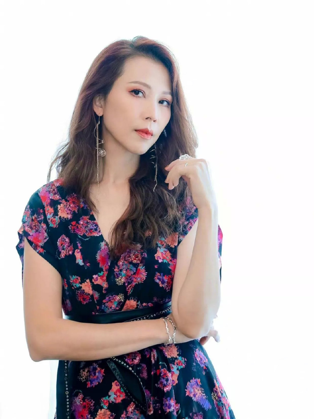 48 Year Old Cai Shaofen S Figure Is Still Very Hot And Her Floral Dress Is Successfully Dressed