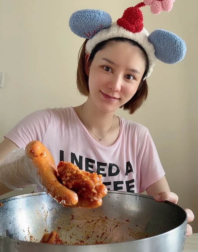 TVB男神新劇被指太老，妻子素顏很美，舊愛可能與富三代明年結(jié)婚