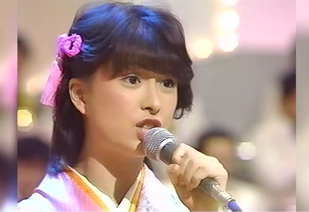 一家三口相继患癌，母亲早已去世，姐姐赴美治疗，她成一代人经典