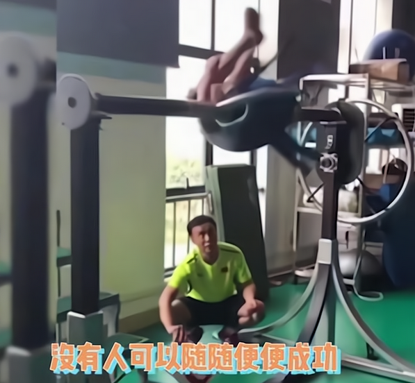 全红婵靠天赋？身体常年训练留下隐患，教练：没有谁可以随便成功
