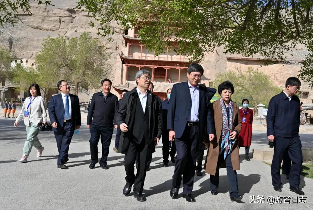 东亚文化之都活动年：中外嘉宾参观考察敦煌“一窟四展”