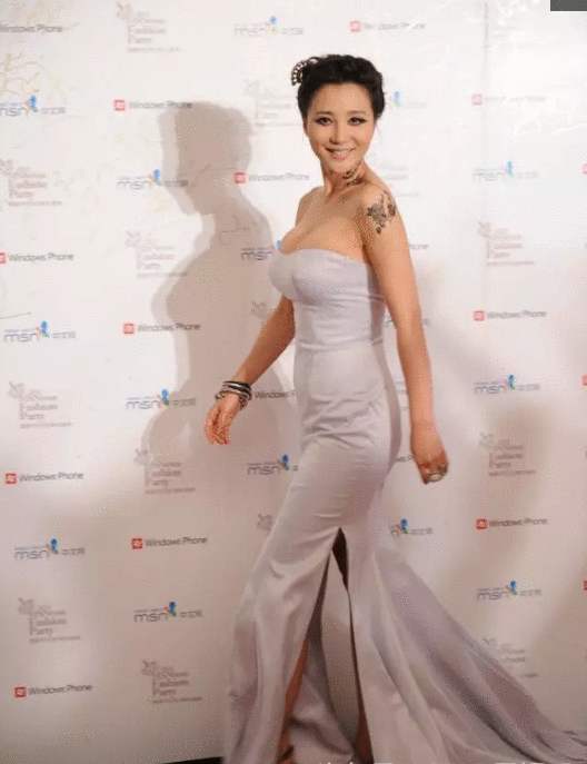 39 years old of A Duo have person of much hold up, bold challenge " milk skirt " , netizen: Person of aeriform hold up is the deadliest