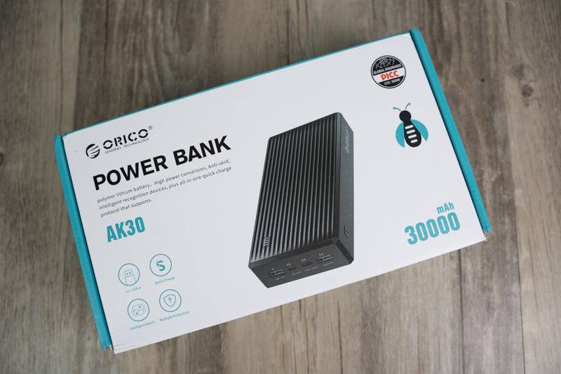 一斤半，小米10充6次电：ORICO 30000mAh充电宝